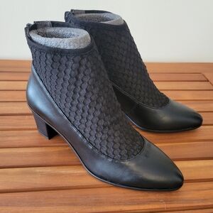 NIB Lori Goldstein Clemence Black Bootie with Sock Detail Size‎ 6 1/2